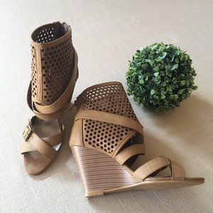 Wedge strap sandal